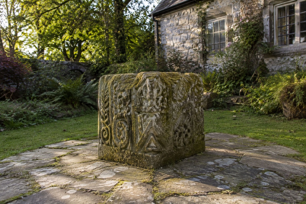 052_high-historic-garden-stone.jpg