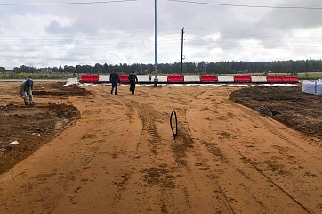 Подготовка центрального въезда в посёлок