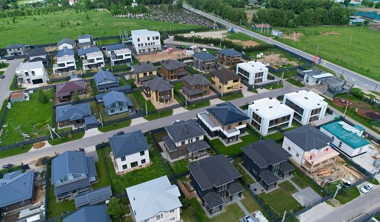 Аналитики Астерры зафиксировали рост доли участков с подрядом в сегменте ИЖС 
