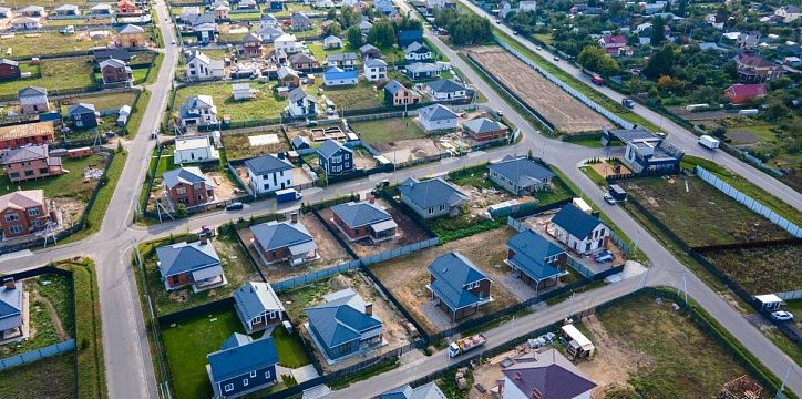 Почему стоит купить землю в коттеджных поселках Подмосковья?