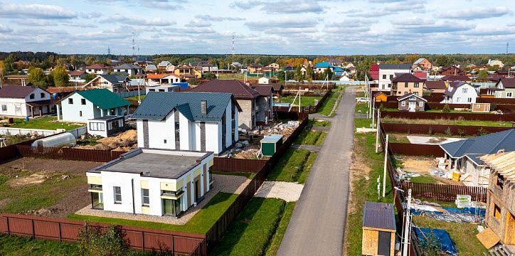 Уход за домом зимой и летом: подготовка здания к смене сезонов