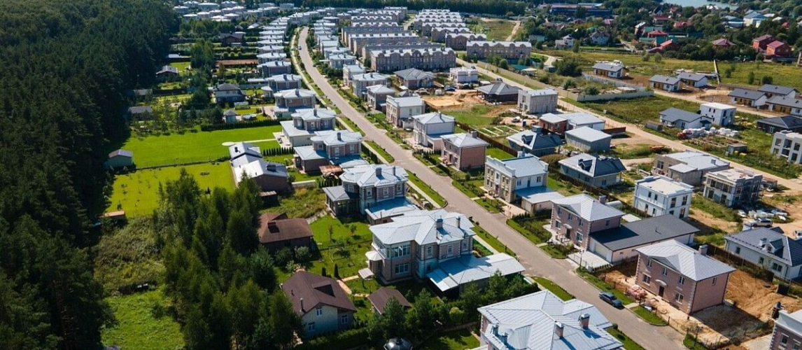 Архитектурный минимализм vs русская душа: как найти баланс в загородном доме?