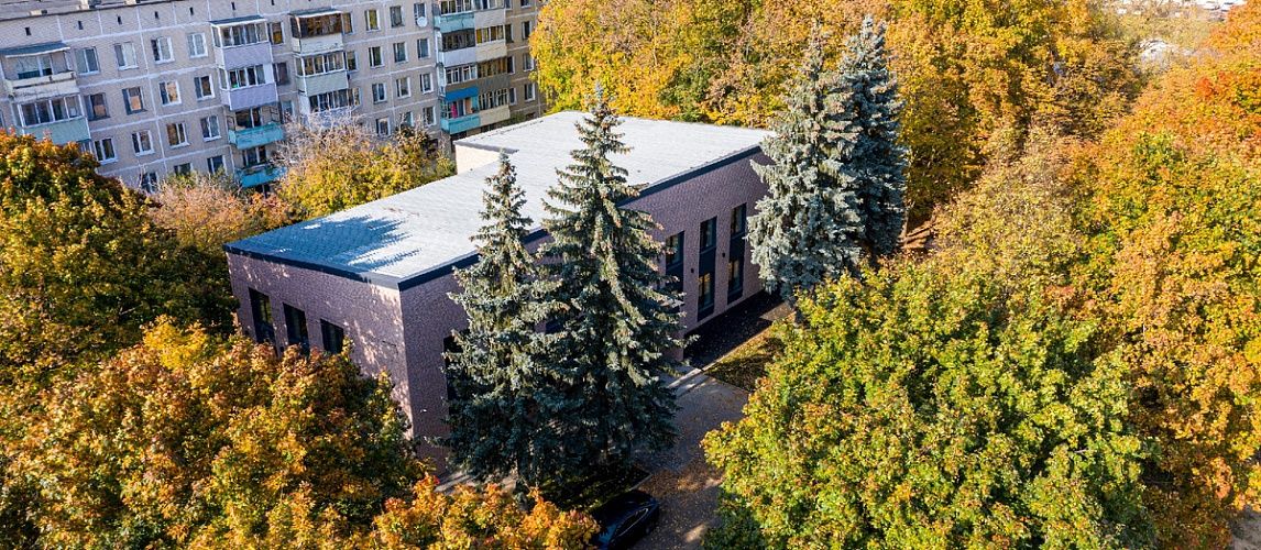 Плюсы и минусы аренды загородного офиса: руководство для удалённых команд