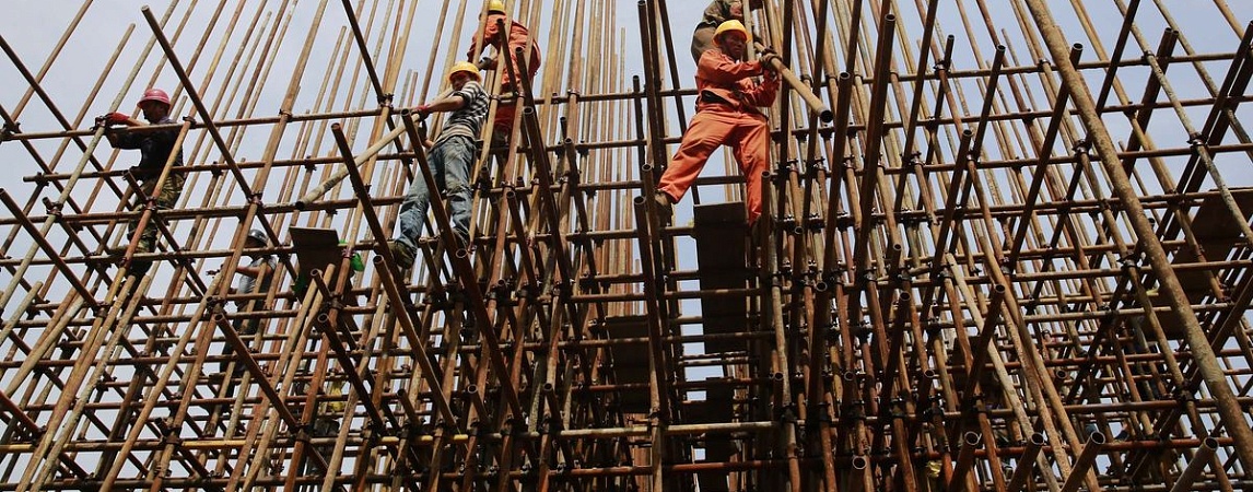 Иностранных рабочих на стройках заменят безработными россиянами
