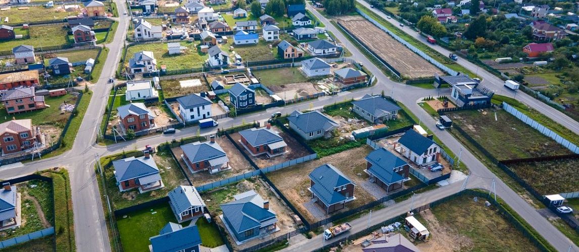 Почему стоит купить землю в коттеджных поселках Подмосковья?